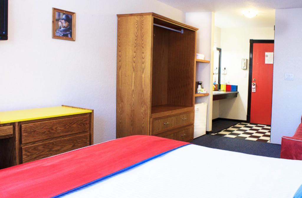 The Bulldog Hotel Silver Star Bagian luar foto