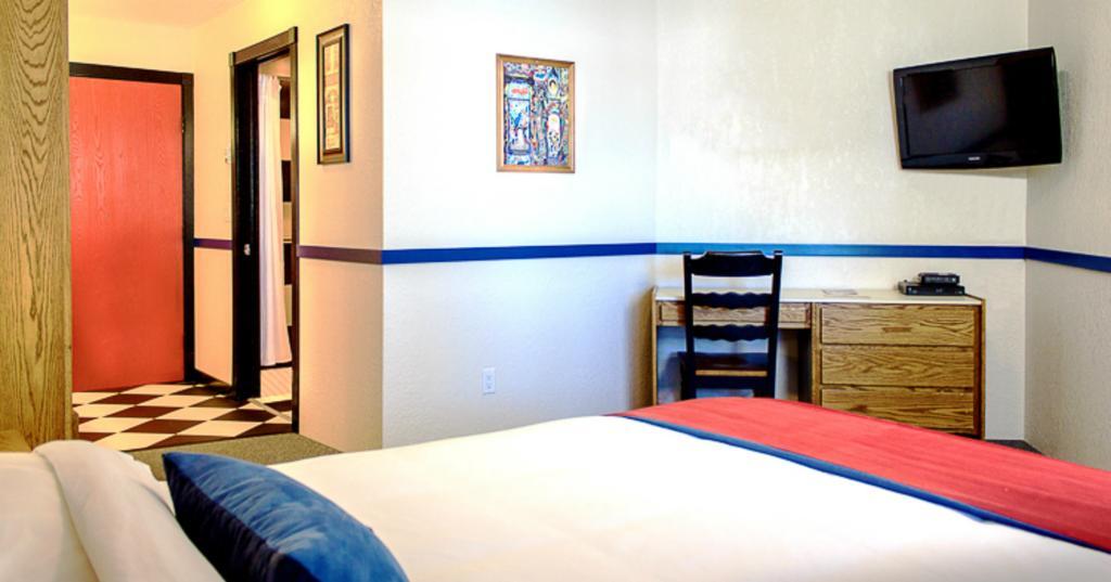 The Bulldog Hotel Silver Star Bagian luar foto