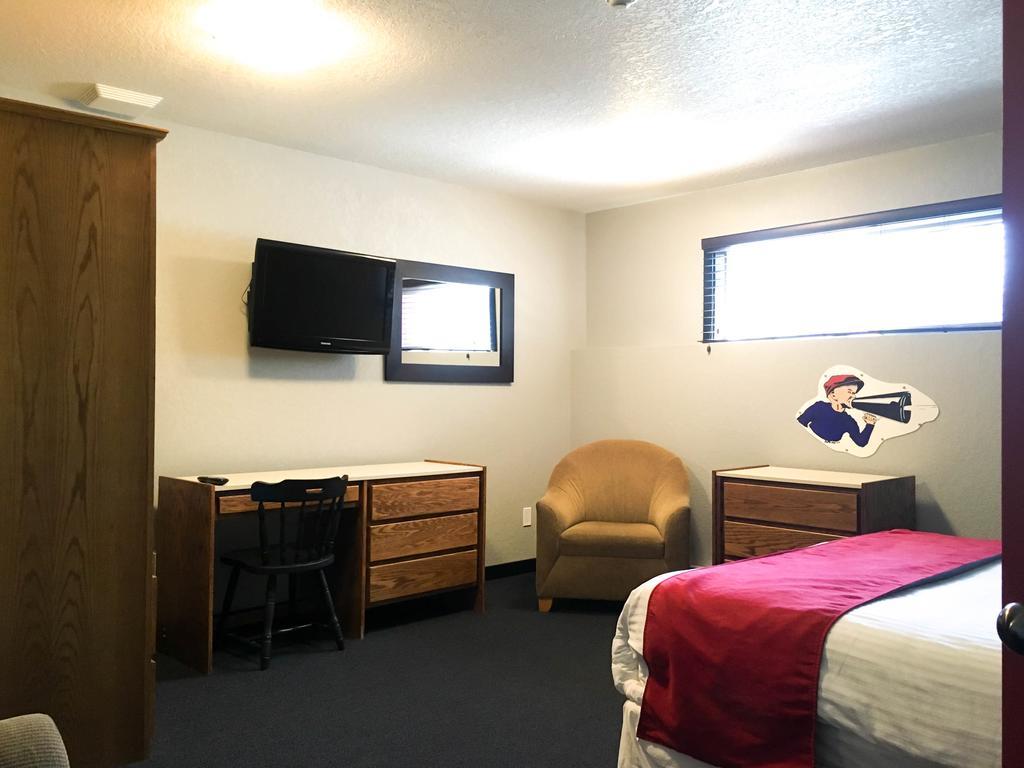 The Bulldog Hotel Silver Star Bagian luar foto