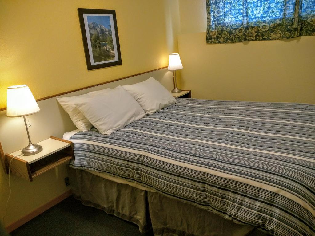 The Bulldog Hotel Silver Star Bagian luar foto
